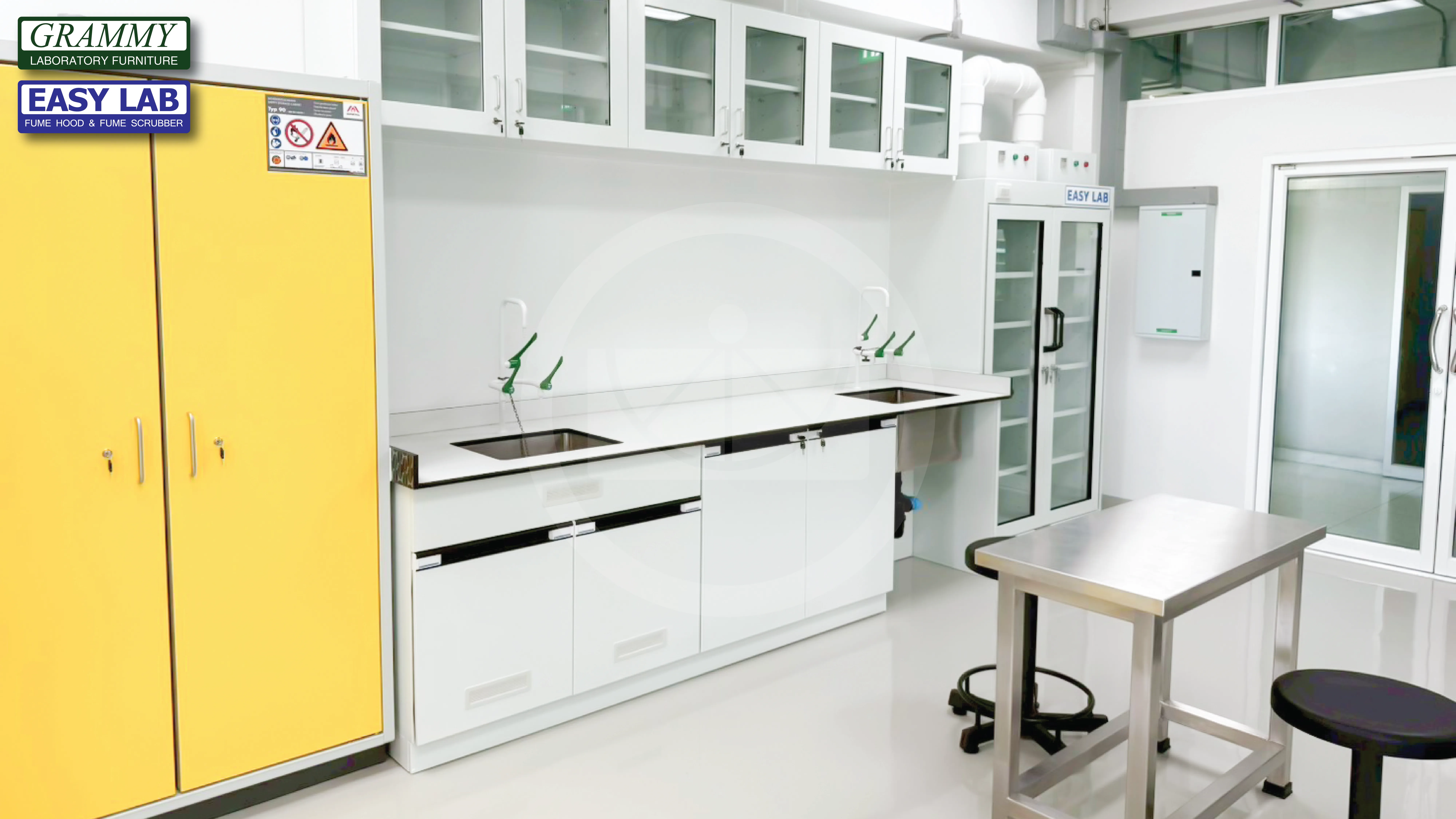 ติดตั้งโต๊ะปฏิบัติการ GRAMMY & ตู้ดูดควัน EASY LAB